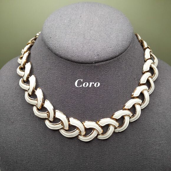 Vintage Coro Necklace, Gold Tone Links, Off White Enamel, 1950s, 16 Inch - Picture 1 of 11